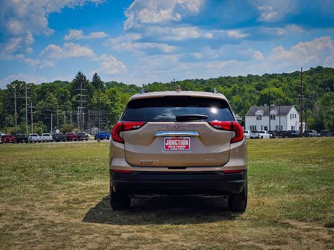 Used 2018 GMC Terrain SLE w/ Driver Convenience Package AWD/4WD image 4