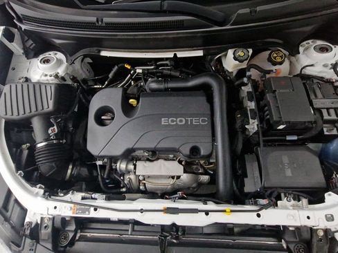 Certified 2021 Chevrolet Equinox LS image 28