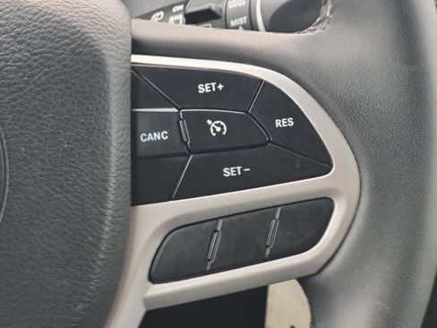 Used 2022 Jeep Cherokee Latitude AWD/4WD image 24