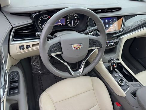 Used 2023 Cadillac XT6 Premium Luxury image 25