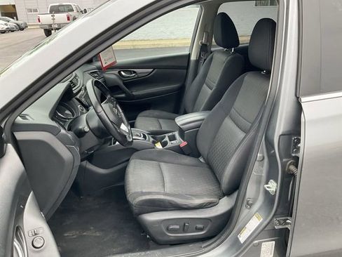 Used 2018 Nissan Rogue SV w/ Sun & Sound Touring Package AWD/4WD image 10