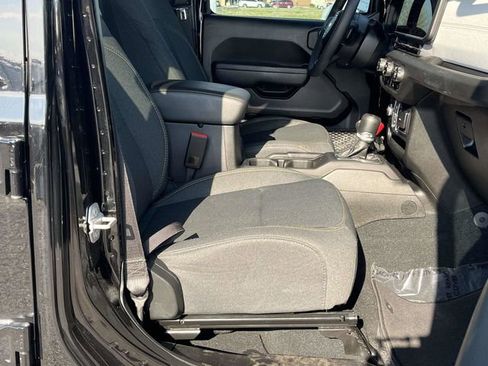 Used 2024 Jeep Gladiator Sport AWD/4WD image 23