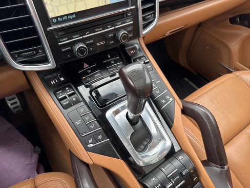 Used 2014 Porsche Cayenne Turbo S image 29