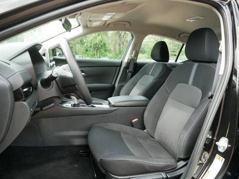 Certified 2023 Nissan Sentra SV FWD image 33