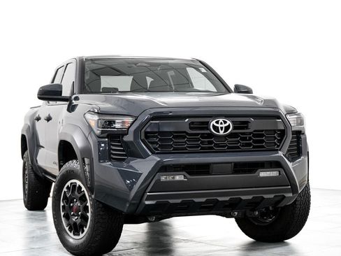 Used 2025 Toyota Tacoma TRD Off-Road AWD/4WD image 3
