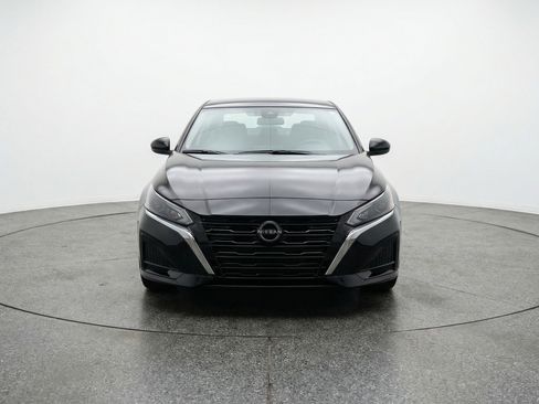 Used 2025 Nissan Altima 2.5 SV FWD image 2