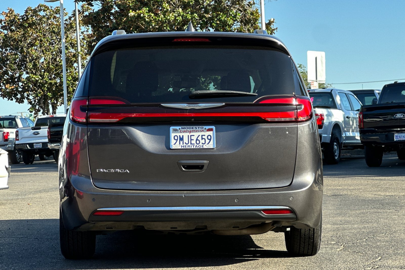 Used 2021 Chrysler Pacifica Touring-L FWD image 5