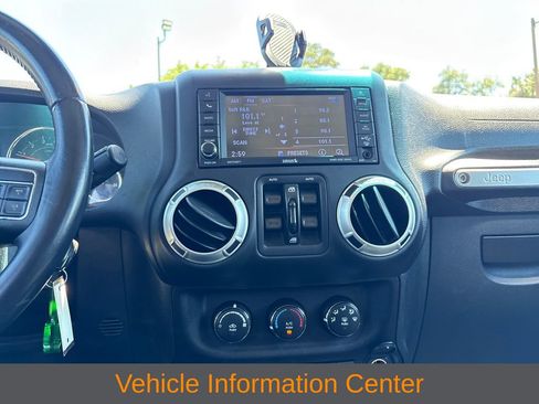 Used 2018 Jeep Wrangler Unlimited Sahara w/ Connectivity Group AWD/4WD image 15