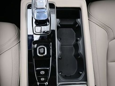 New 2026 Volvo XC90 B6 Plus w/ Protection Package Premier AWD/4WD image 12