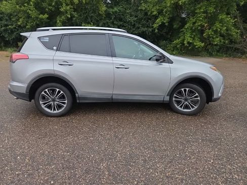 Used 2016 Toyota RAV4 LE AWD/4WD image 18