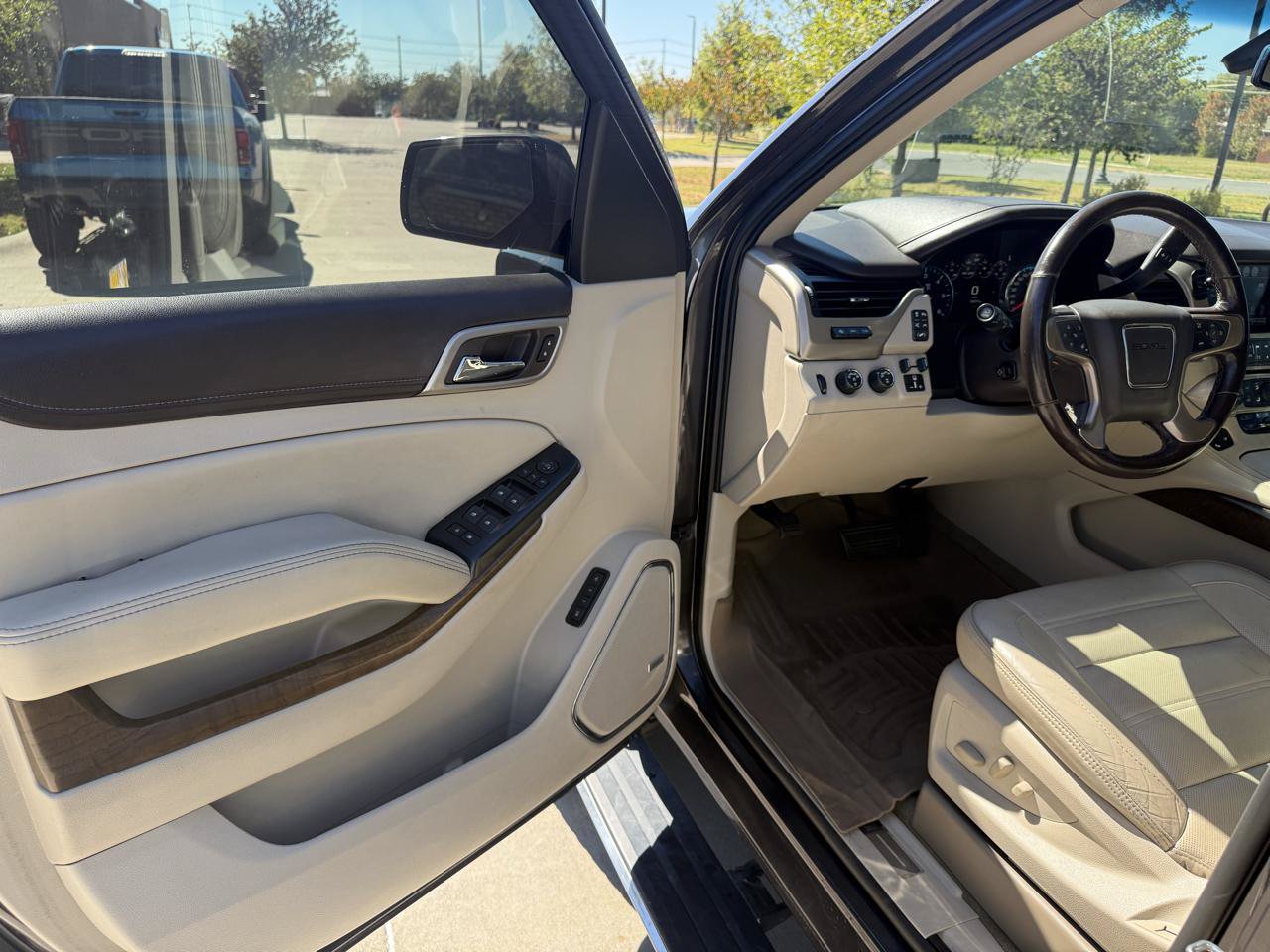 Used 2018 GMC Yukon Denali w/ Denali Ultimate Package AWD/4WD image 7