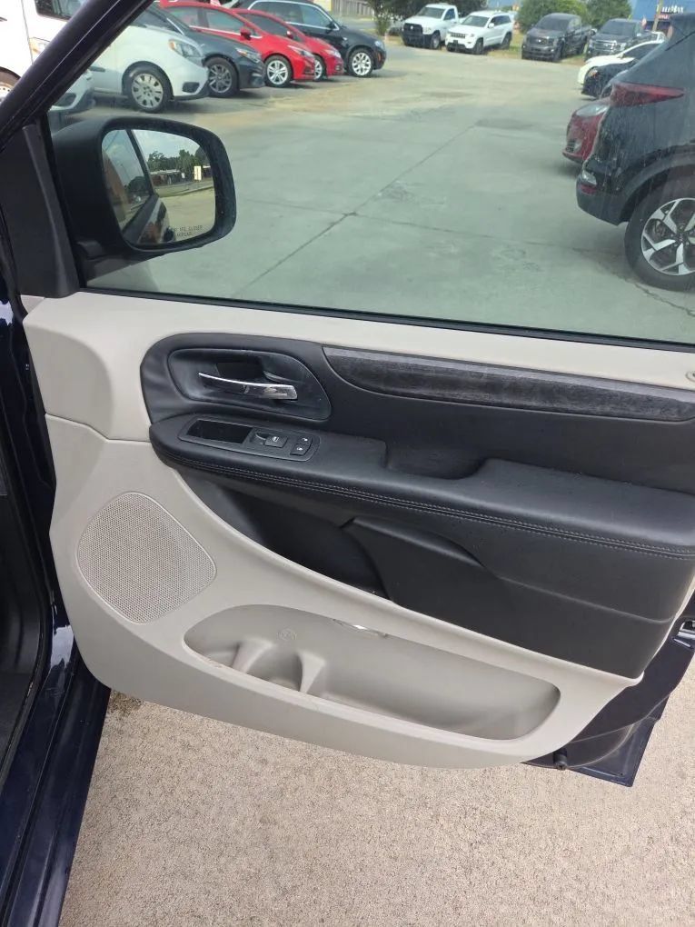 Used 2012 Dodge Grand Caravan SE FWD image 28