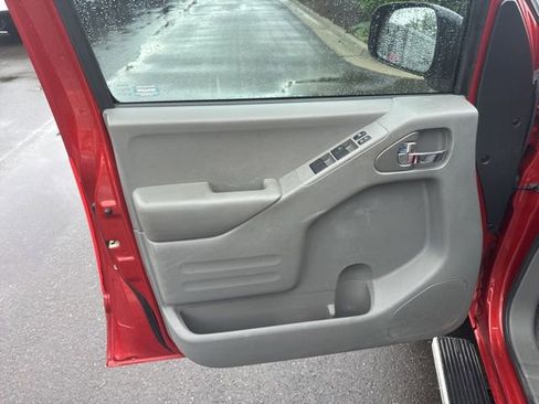 Used 2016 Nissan Frontier SV AWD/4WD image 8