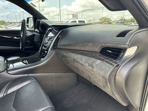 Used 2015 Cadillac Escalade Platinum AWD/4WD image 27