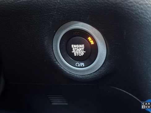 Used 2025 Chrysler Pacifica Limited image 26