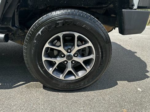 Used 2014 Jeep Wrangler Unlimited Rubicon w/ Connectivity Group AWD/4WD image 30