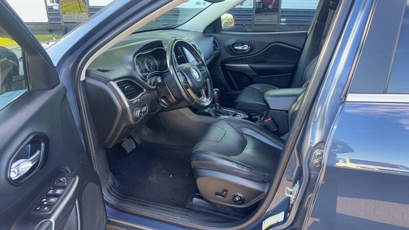 Used 2021 Jeep Cherokee Latitude Lux FWD image 17