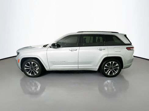 Used 2022 Jeep Grand Cherokee Overland w/ Luxury Tech Group IV AWD/4WD image 4