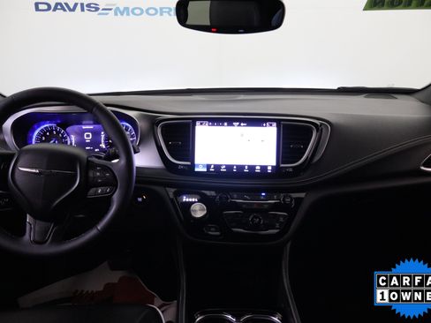 Used 2025 Chrysler Pacifica Limited image 16