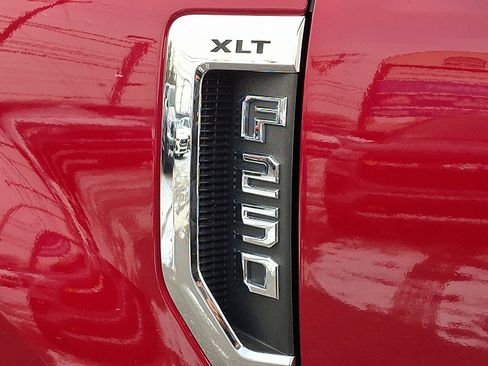 Used 2019 Ford F250 XLT w/ XLT Premium Package image 28