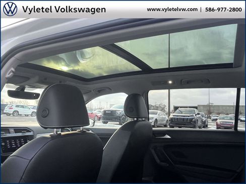 Certified 2021 Volkswagen Tiguan SE w/ Panoramic Sunroof Package image 16