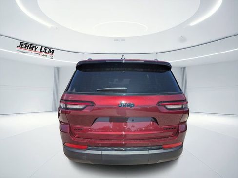 New 2025 Jeep Grand Cherokee L Limited w/ Black Appearance Package AWD/4WD image 4