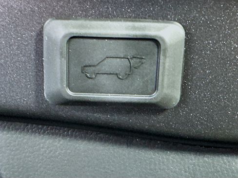 Used 2025 Toyota RAV4 XLE w/ Convenience Package image 31