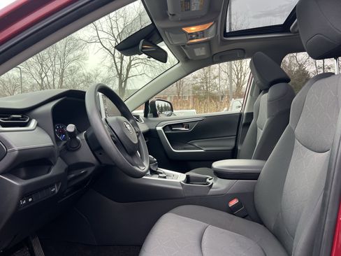 Used 2019 Toyota RAV4 XLE image 15