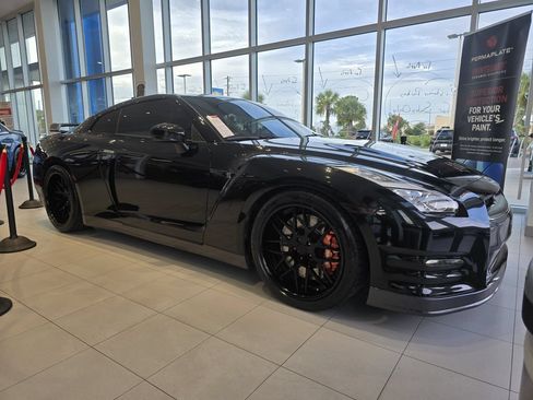 Used 2015 Nissan GT-R Black Edition AWD/4WD image 2