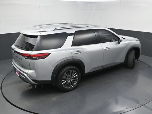 Used 2024 Nissan Pathfinder SL w/ SL Premium Package FWD image 37