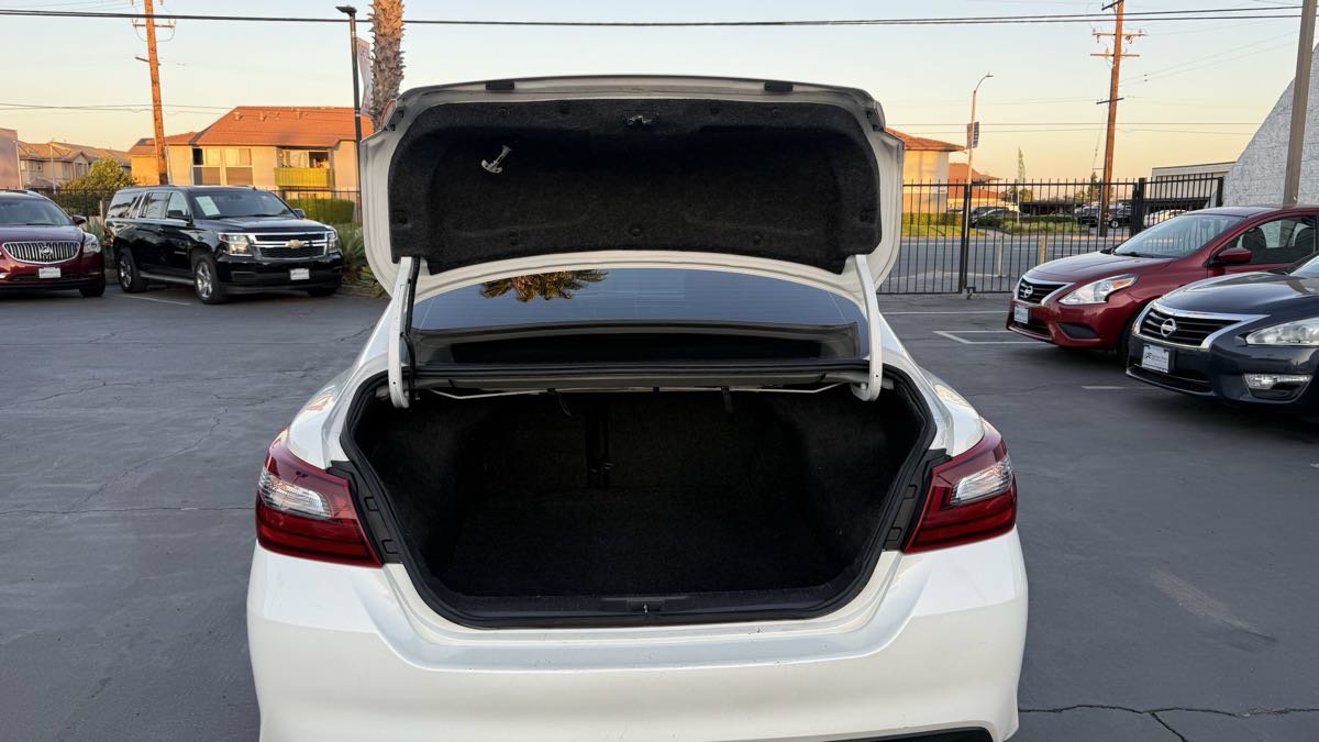 Used 2018 Nissan Altima 2.5 SR FWD image 19