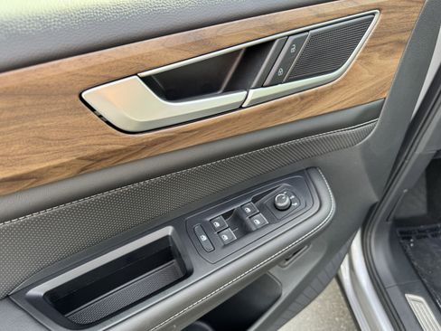 Used 2025 Volkswagen Atlas SE image 14