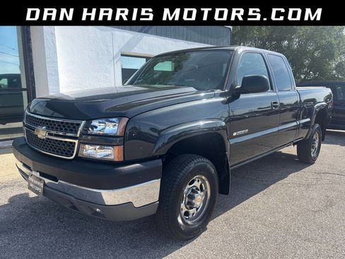 Used 2005 Chevrolet Silverado 2500 LS AWD/4WD image 1