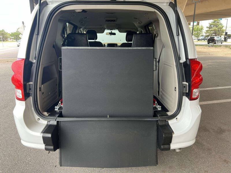 Used 2018 Dodge Grand Caravan SE FWD image 45