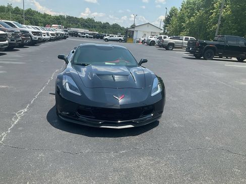 Used 2018 Chevrolet Corvette Z06 RWD image 2