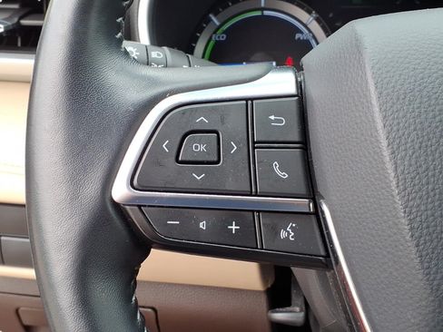 Used 2021 Toyota Highlander XLE AWD/4WD image 26