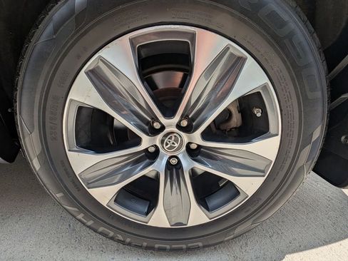 Used 2021 Toyota Highlander XLE image 45