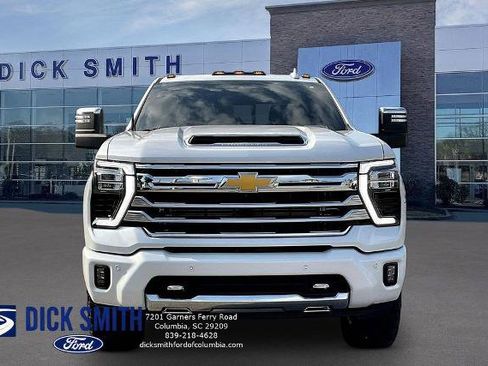 Used 2024 Chevrolet Silverado 2500 High Country w/ High Country Premium Package AWD/4WD image 2