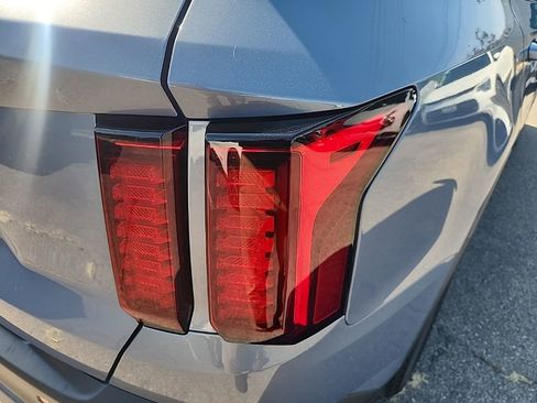 Used 2023 Kia Sorento LX FWD image 14