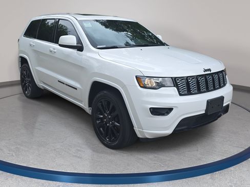 Used 2020 Jeep Grand Cherokee Altitude AWD/4WD image 3