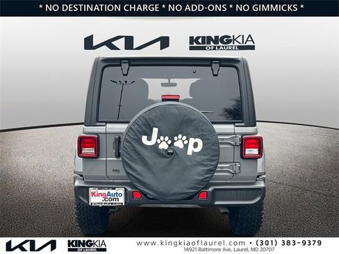 Used 2023 Jeep Wrangler Sahara image 24