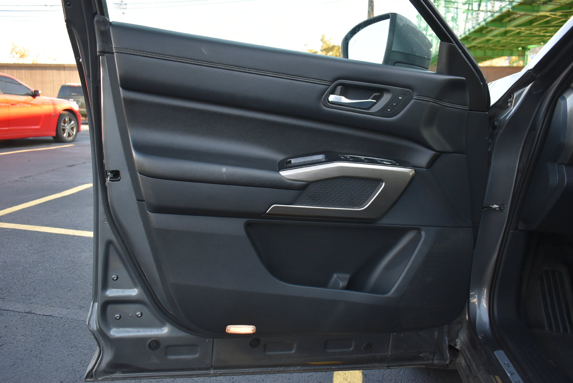 Used 2022 Nissan Pathfinder Platinum w/ Cargo Package AWD/4WD image 11