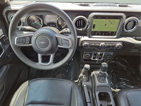 Used 2023 Jeep Wrangler Unlimited Sahara image 19