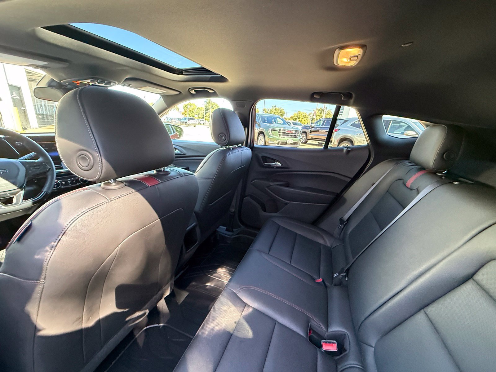 Used 2025 Chevrolet Trax RS w/ Sunroof Package FWD image 24