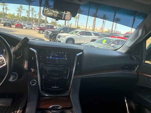 Used 2017 Cadillac Escalade ESV Premium Luxury RWD image 12