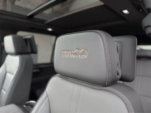 Used 2025 Chevrolet Tahoe High Country image 18