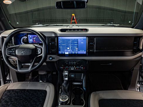 Used 2023 Ford Bronco Wildtrak image 19