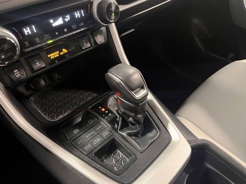 Used 2021 Toyota RAV4 XLE Premium image 28