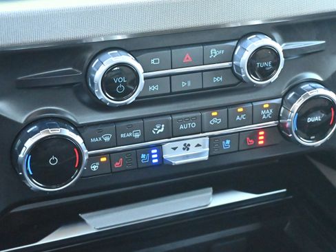 Used 2025 Ford F450 Platinum w/ Platinum Plus Package image 21