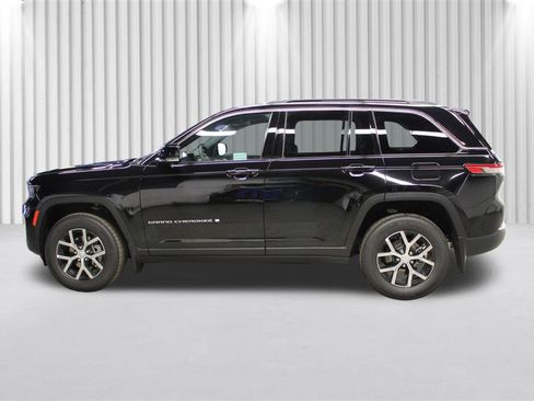 New 2025 Jeep Grand Cherokee Limited w/ Luxury Tech Group II image 7